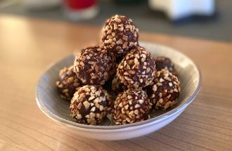 Recept na low carb dezert – čokoládové guľôčky s orechmi