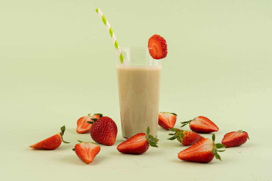 Proteínový nápoj – príchuť Matcha latté & jahoda