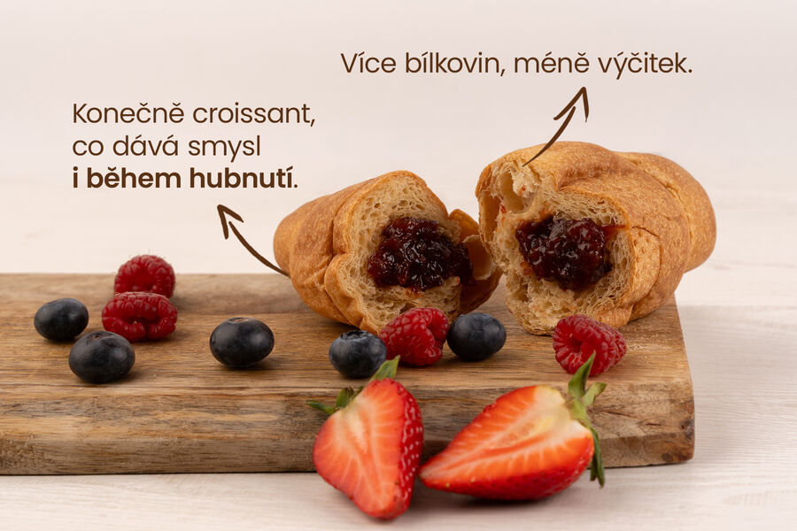 Proteinový croissant – náplň lesní plody