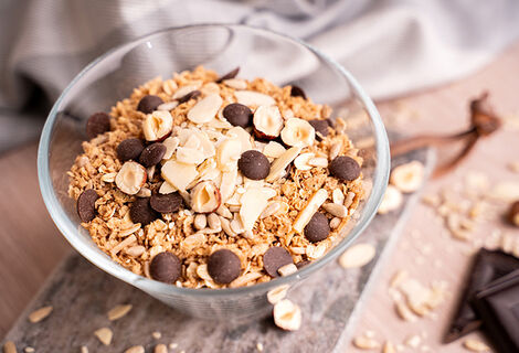Proteinové čokoládové müsli KetoDiet – s ořechy (7 porcí)
