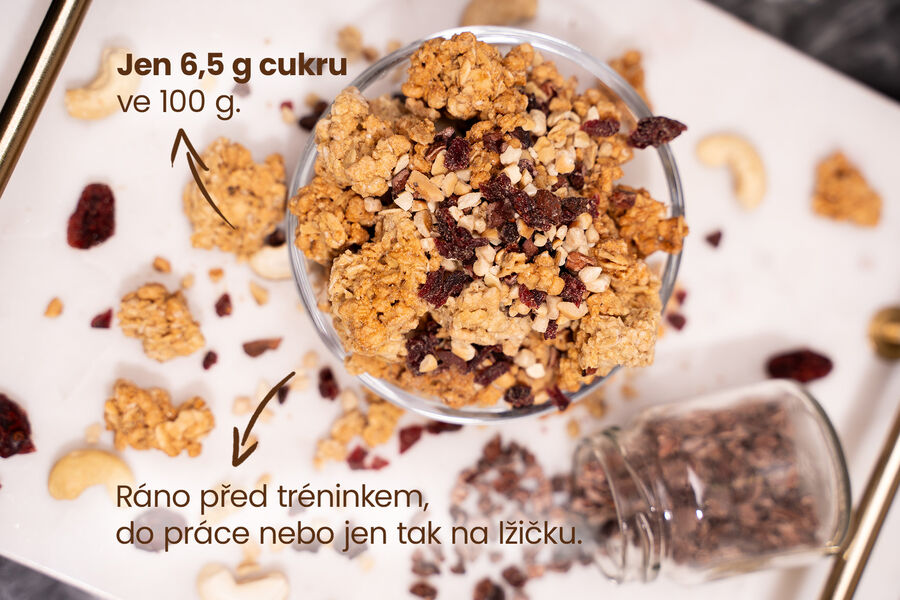 Proteinová granola bez cukru – s brusinkami, kakaovými boby a kešu ořechy
