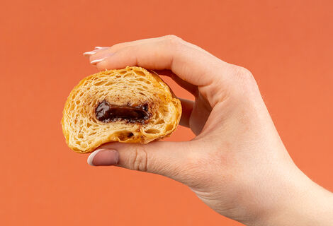 Proteínový croissant – náplň čokoláda & mango (1 ks – 1 porcia)