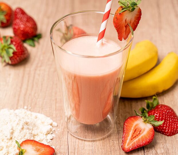 KetoDiet proteinové smoothie s jahodami je ready to go