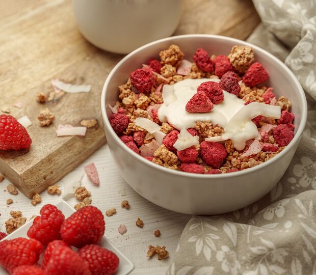 Proteinová granola Stay fit s malinami a kokosem 