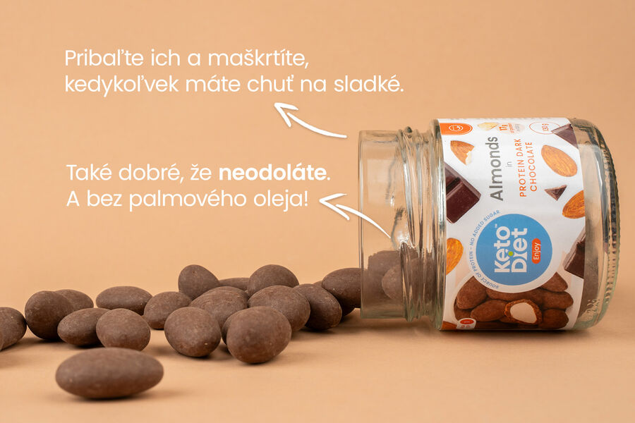 Mandle v proteínovej horkej čokoláde