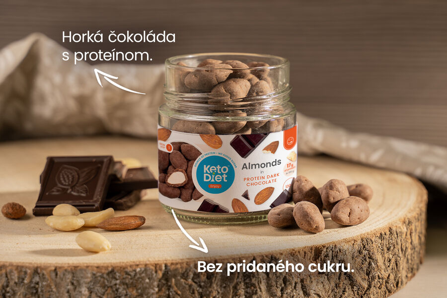 Mandle v proteínovej horkej čokoláde