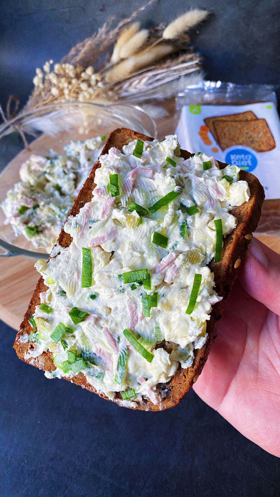 Hermelínová nátierka s jarnou cibuľkou –⁠⁠⁠⁠⁠⁠ recept KetoDiet 