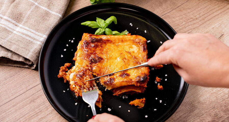 Proteinové lasagne KetoDiet vám pomůžou dostat se do kalorického deficitu.