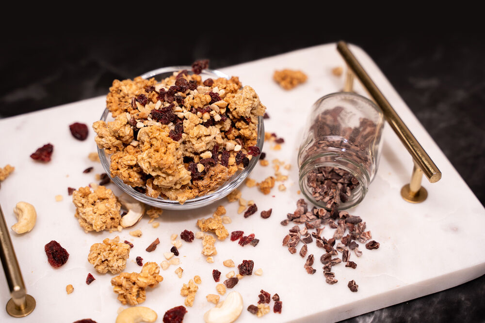 Proteínová granola KetoDiet bez cukru – s brusnicami, kakaovými bôbmi a kešu orechmi