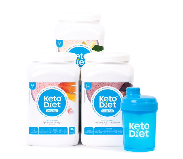 Dietní nápojový balíček MEDIUM 1. krok od KetoDiet obsahuje proteinové nápoje v příchutích vanilka, meruňka-mango a lískový oříšek-čokoláda. Součástí je také užitečný shaker.
