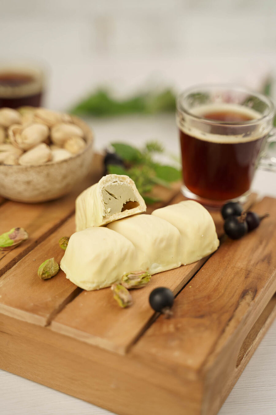 Keto Bueno Pistachio White – chrumkavé oblátky