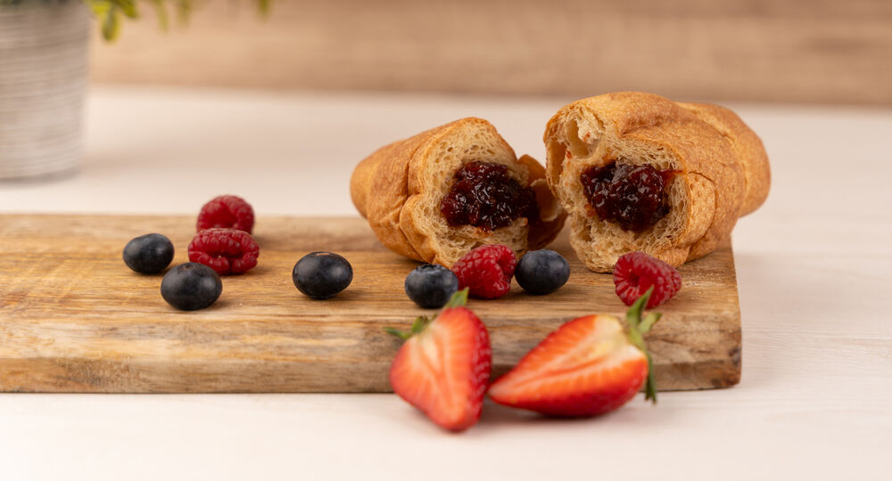 Proteínový croissant – náplň lesné plody (1 ks – 1 porcia)