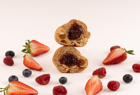Proteínový croissant – náplň lesné plody (1 ks – 1 porcia)