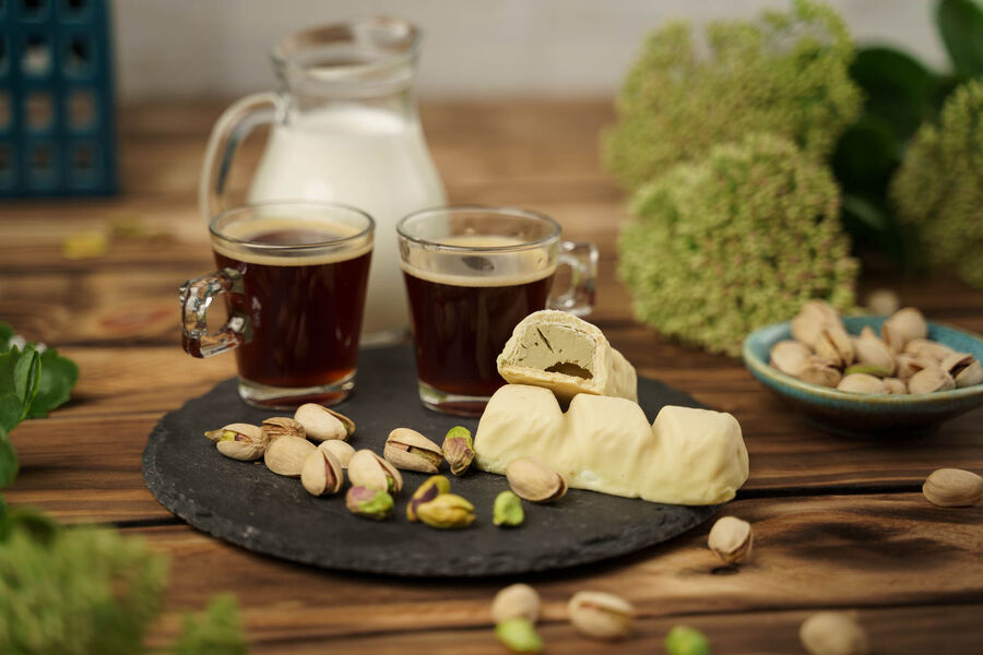 Keto Bueno Pistachio White – chrumkavé oblátky
