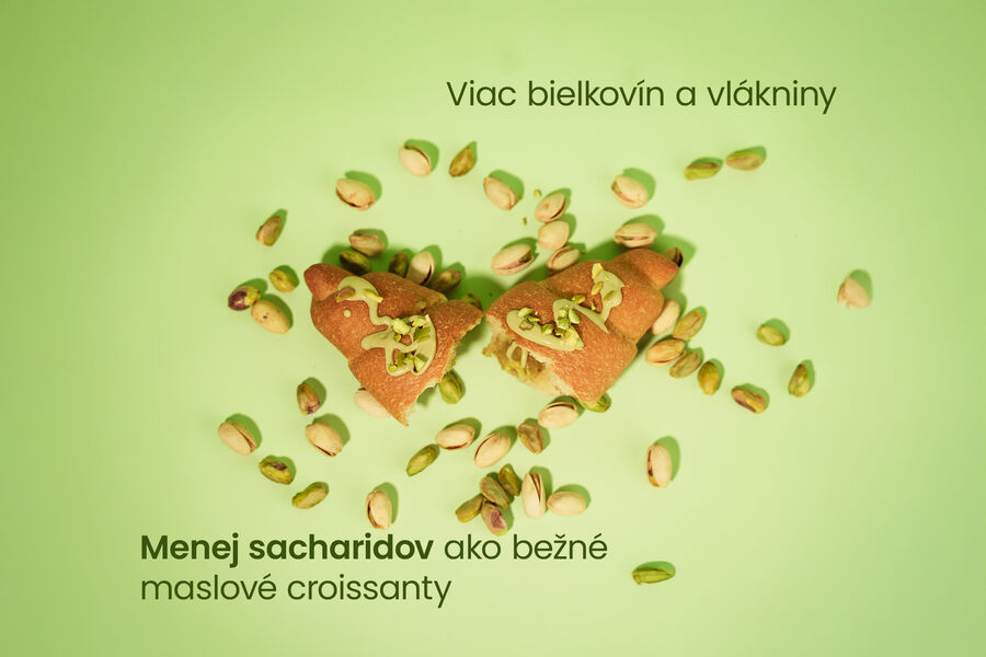 Proteínový croissant s pistáciovou náplňou