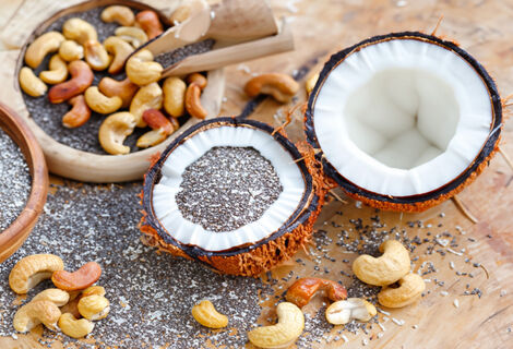 Proteinová kaše – jahodová obsahuje kešu, chia a kokos.