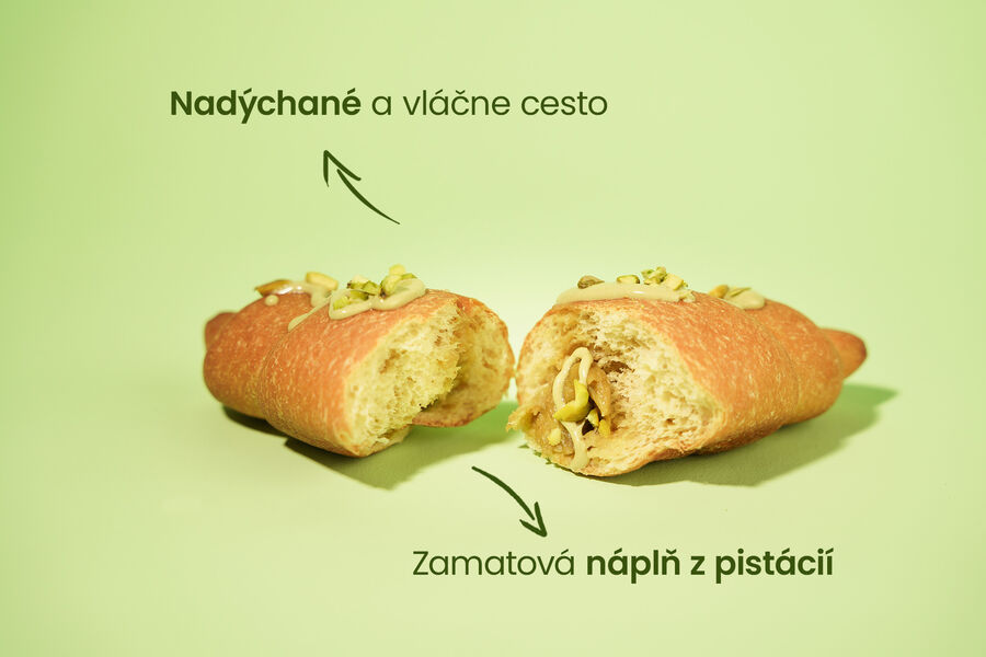 Proteínový croissant s pistáciovou náplňou