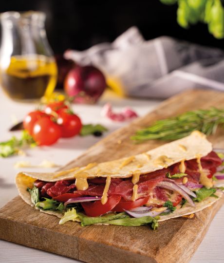 Vláčna proteínová tortilla obsahuje len 11 % sacharidov.