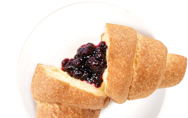 Proteínový croissant – náplň lesné plody (1 ks – 1 porcia)