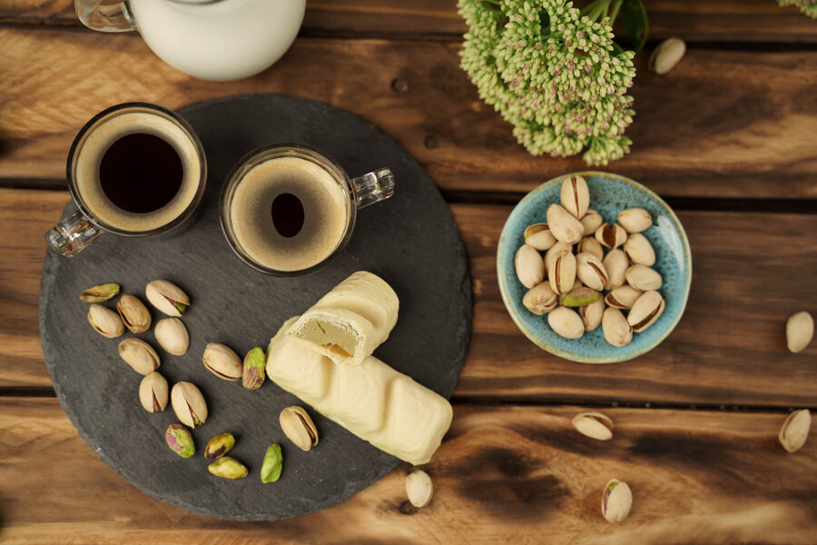 Keto Bueno Pistachio White – chrumkavé oblátky