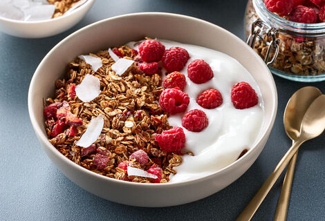 Proteínová granola KetoDiet s malinami a kokosom, bez pridaného cukru